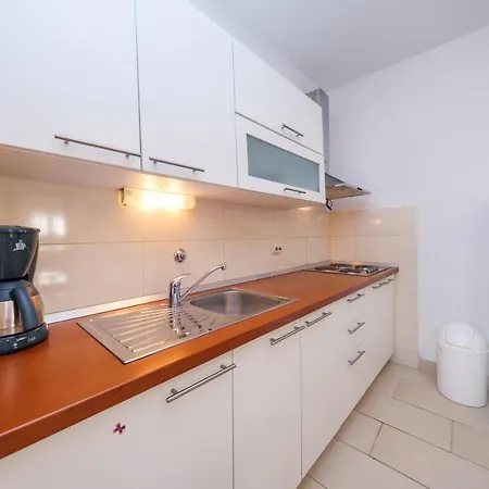 Mediterranean Oasis Semesterbostad