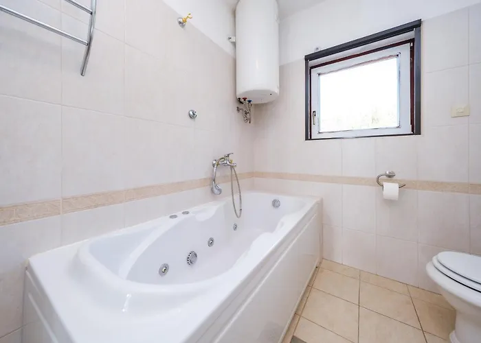 Mediterranean Oasis בית נופש *