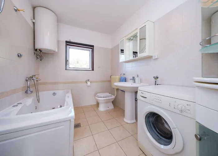 Mediterranean Oasis בית נופש