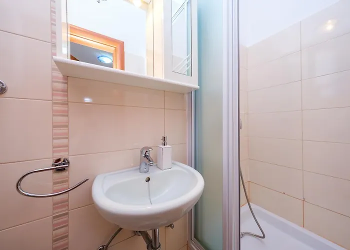 Mediterranean Oasis * טרוגיר