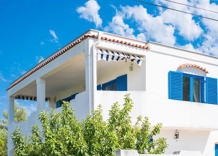 Mediterranean Oasis טרוגיר