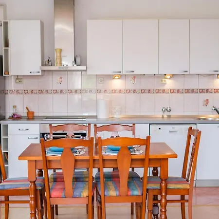 Mediterranean Oasis بيت للعطل تروغير