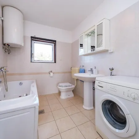 Mediterranean Oasis بيت للعطل